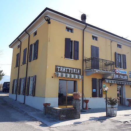 Hotel Trattoria Cattani Medesano Exterior foto